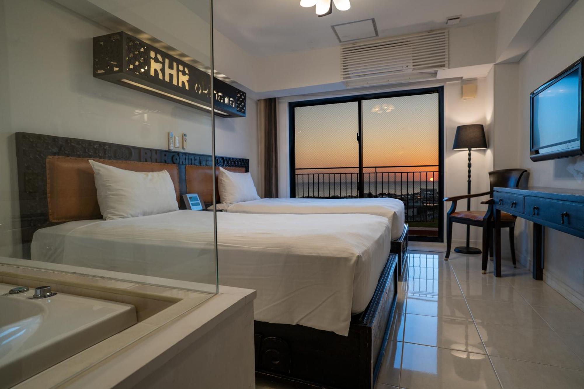 Royal Hotel Yomitan Bagian luar foto