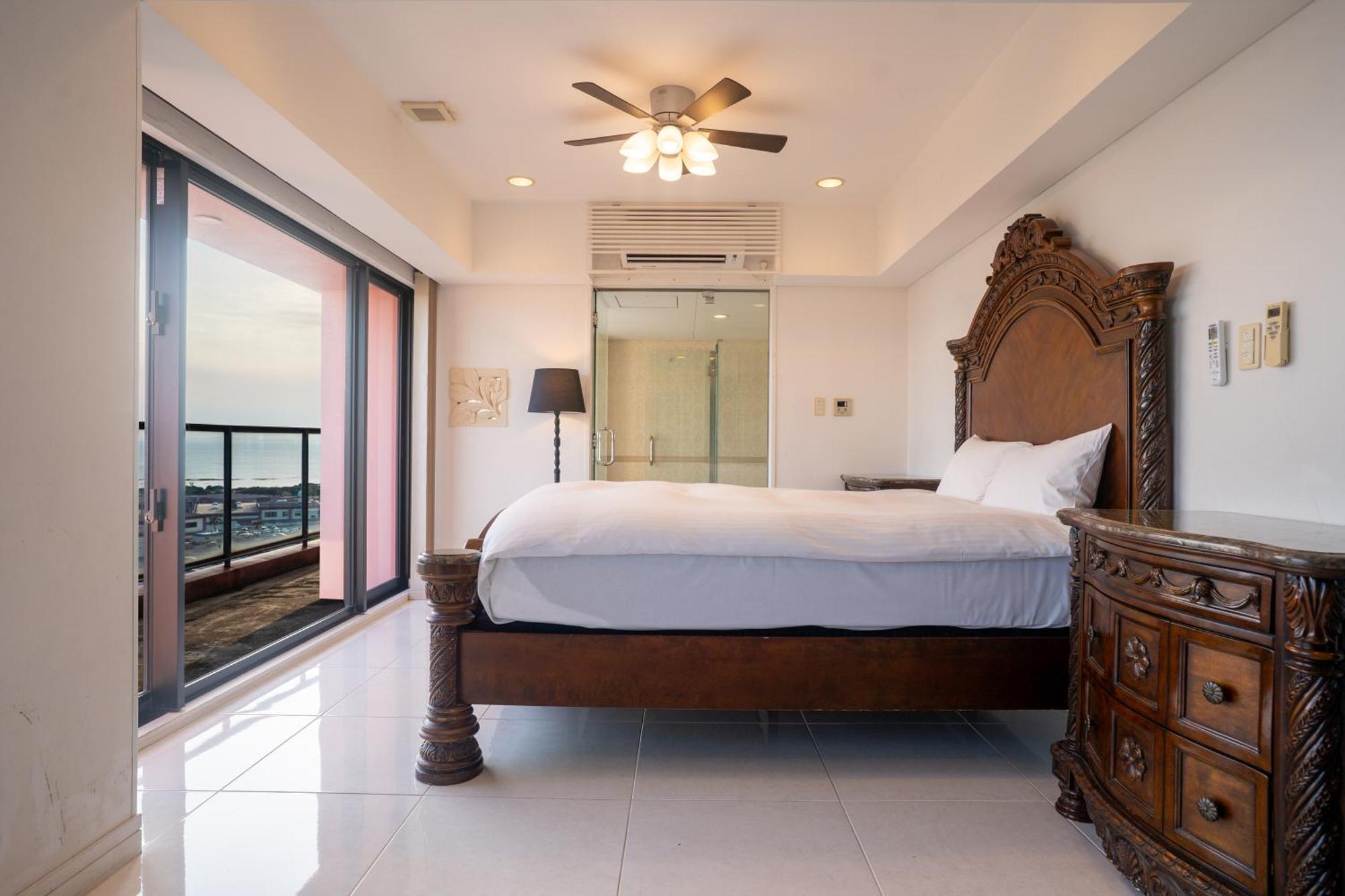 Royal Hotel Yomitan Bagian luar foto