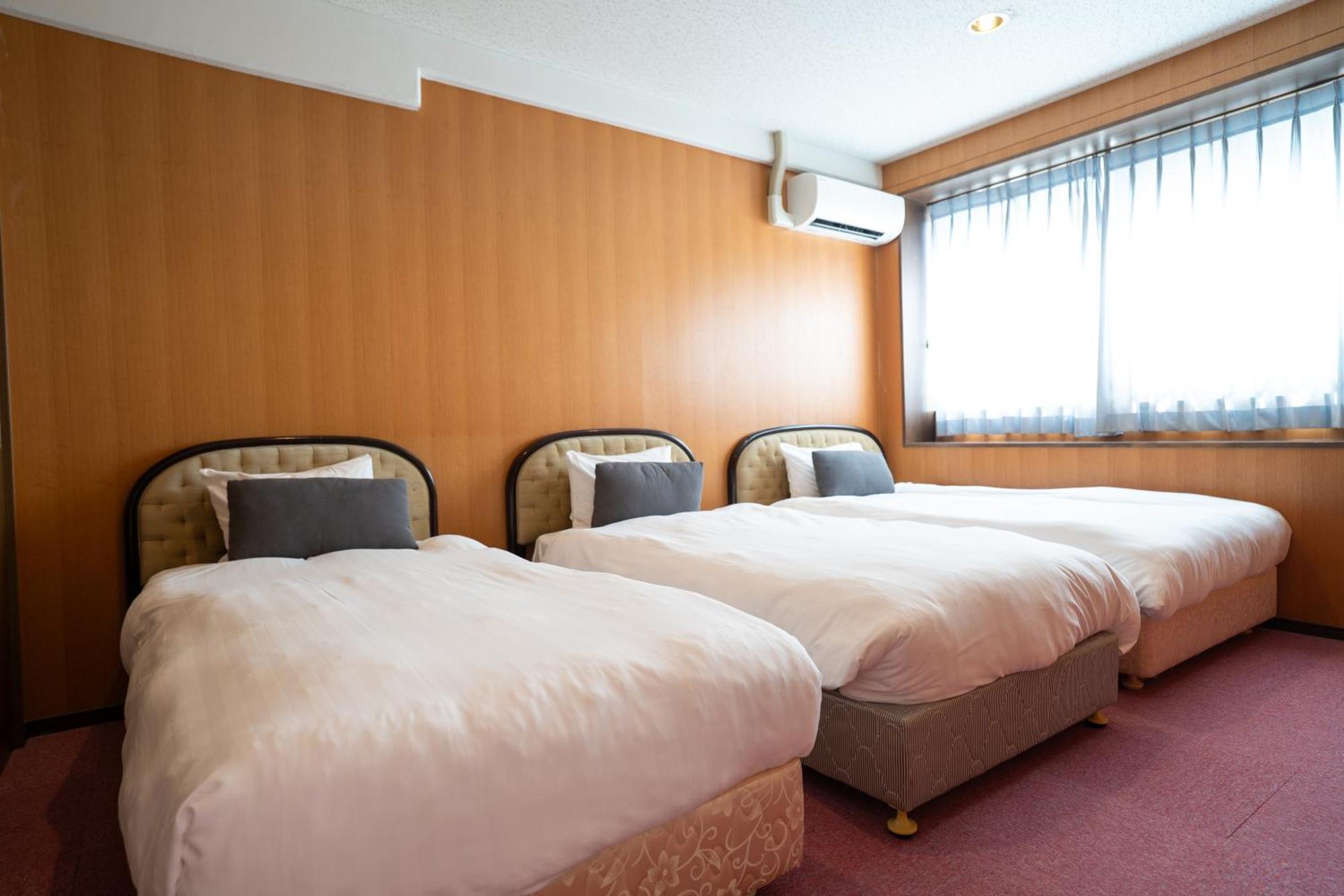 Royal Hotel Yomitan Bagian luar foto